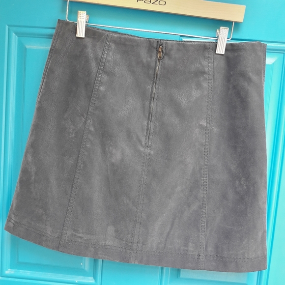 NWT Mini Skirt Faux Suede Leather Vinyl Zipper L - Picture 5 of 14